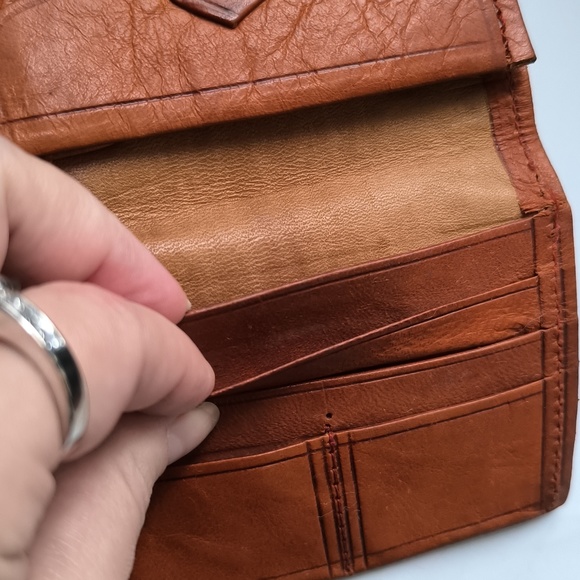 Embossed Tan Leather Credit Card Holder Bifold Wallet - Picture 8 of 12